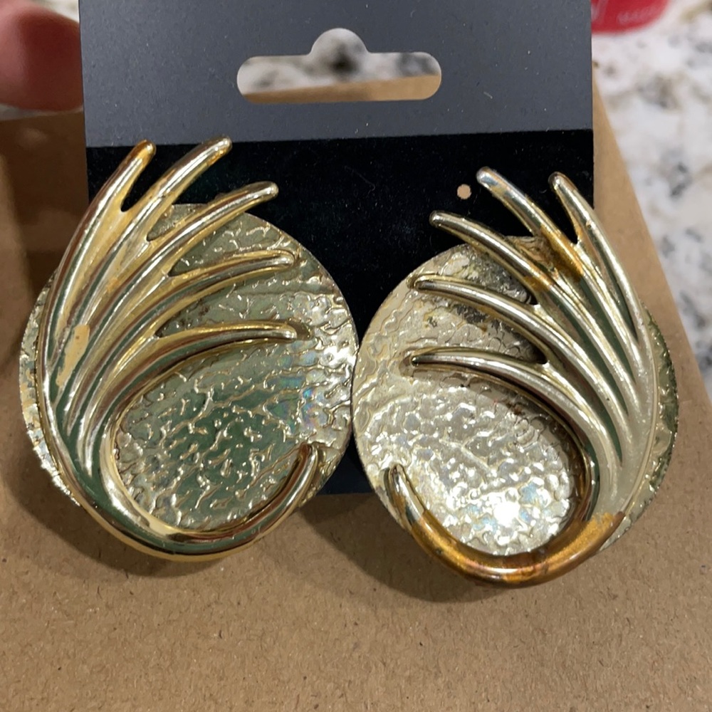 Vintage gold tone clip on earrings